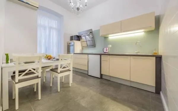 Apartment Cont غييكا 0*,